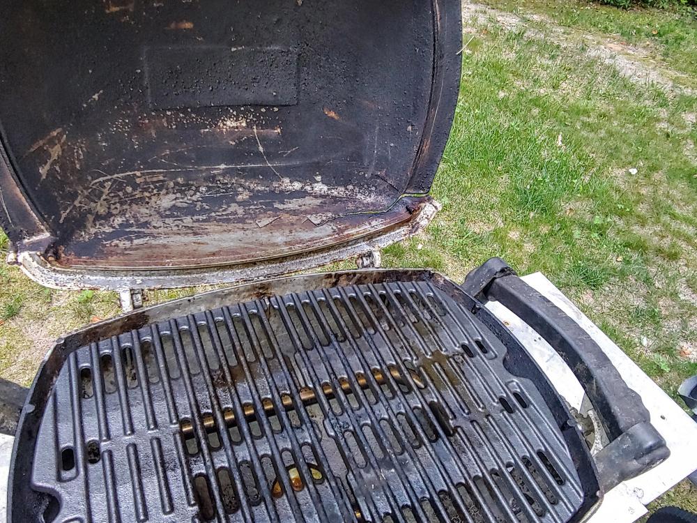 Why Weber Grill Cracks?