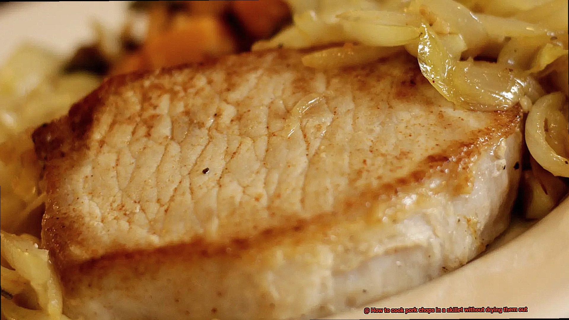 How to cook pork chops in a skillet without drying them out-3