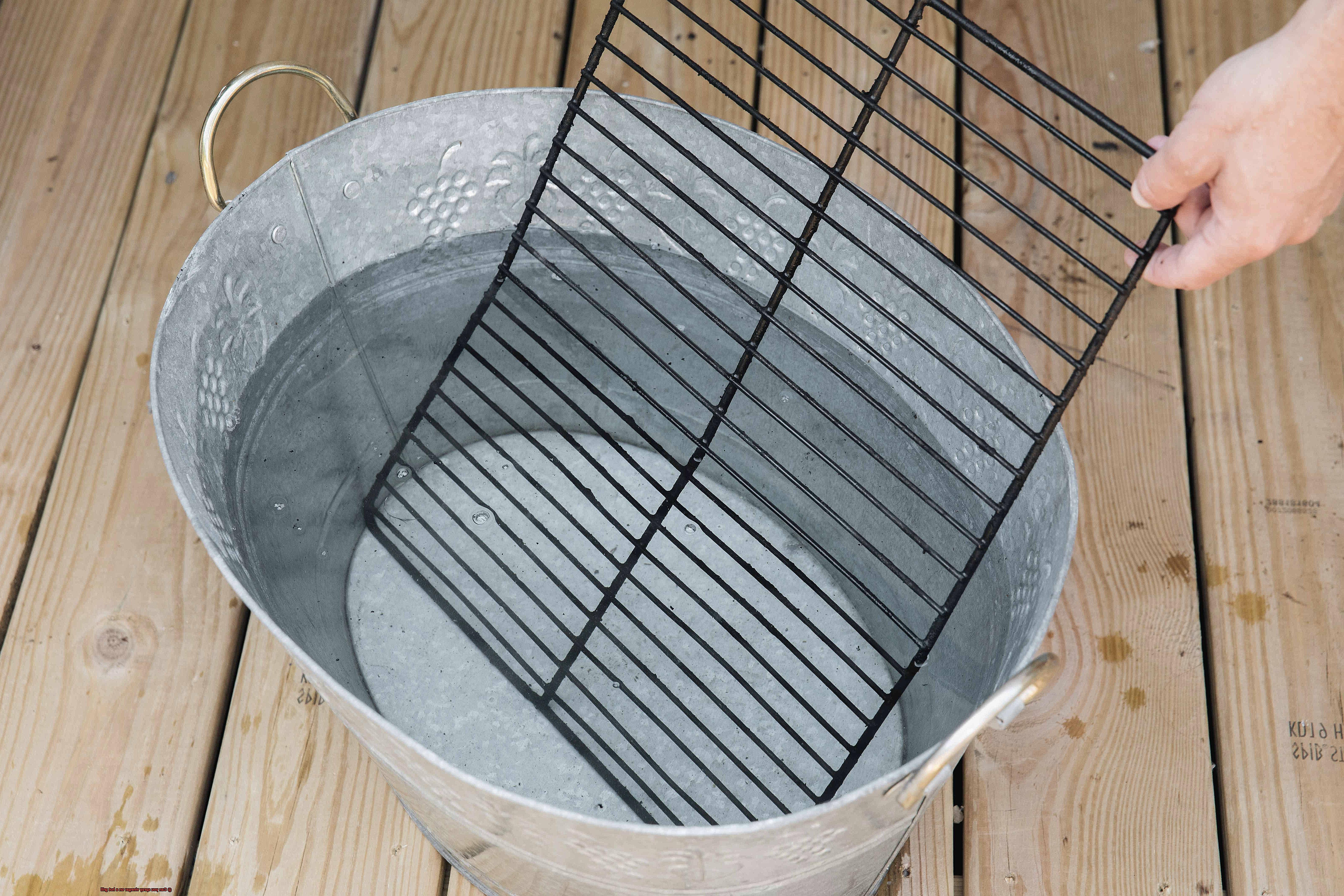 Can you spray vinegar on a hot grill-6