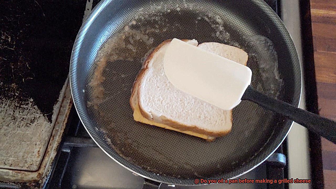 Do you oil a pan before making a grilled cheese-2