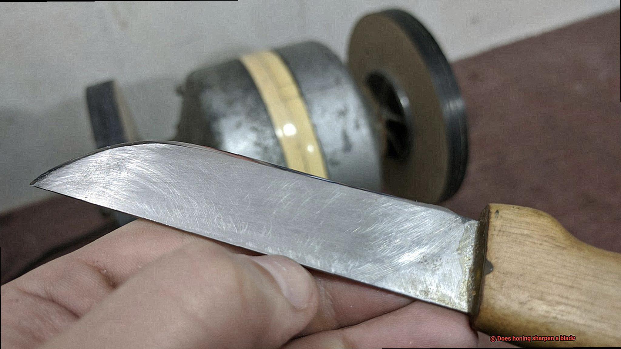 Does honing sharpen a blade-3